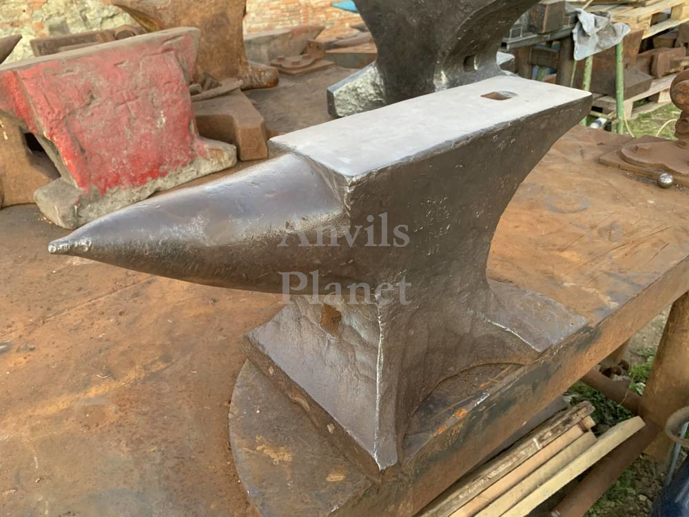 Small Anvil - Record, made in england - 8 total length - Bodnarus  Auctioneering