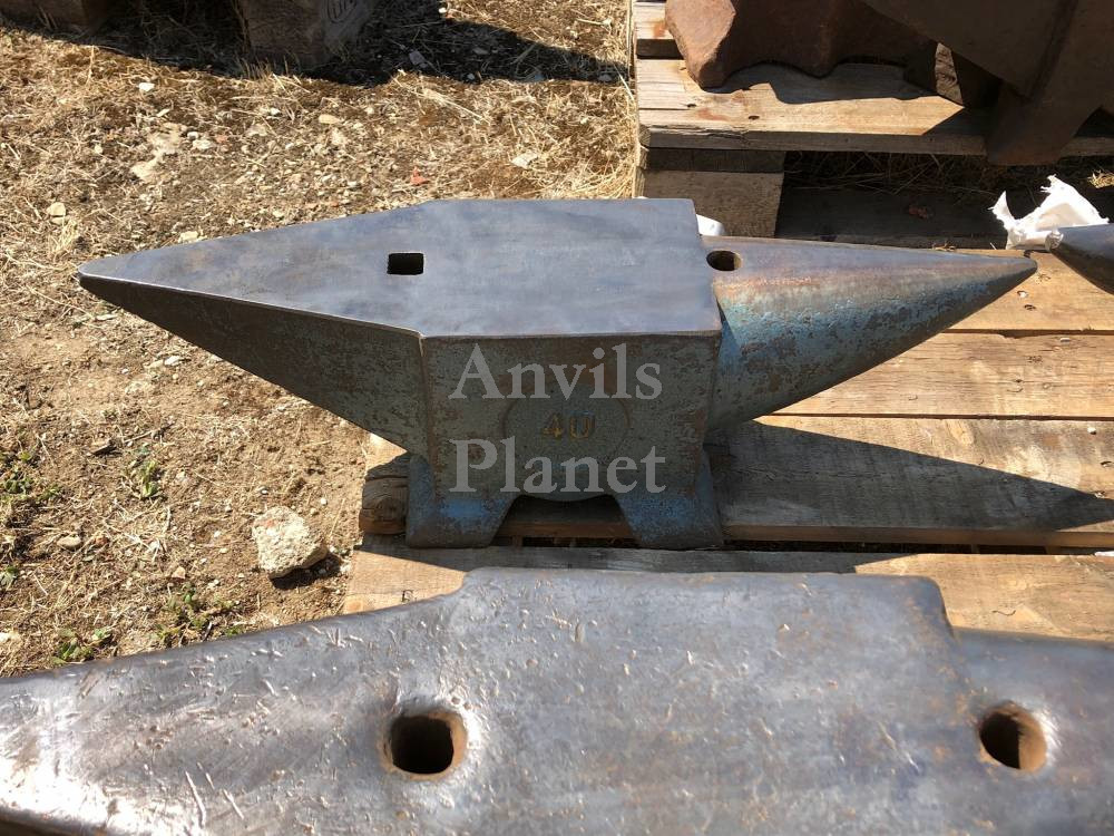 88 lbs Small Italian pig anvil