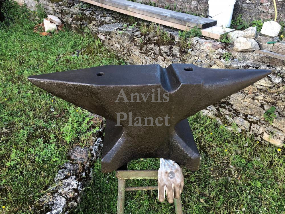XL 529 LBS Special belgian anvil with swage to make gun’s barrel - Incudine speciale con svaso per canne fucile 240 kg