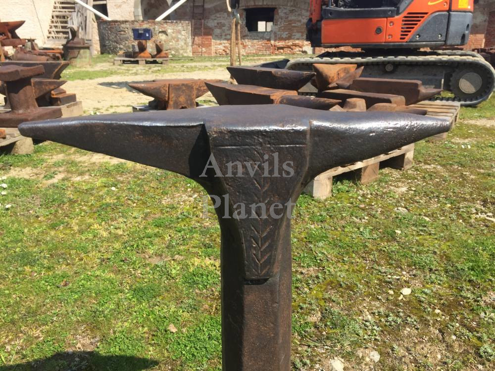 68 lbs Decorated blacksmith stake anvil